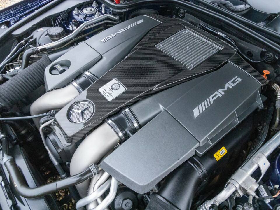 Immagine 27/50 di Mercedes-Benz SL 63 AMG (2012)