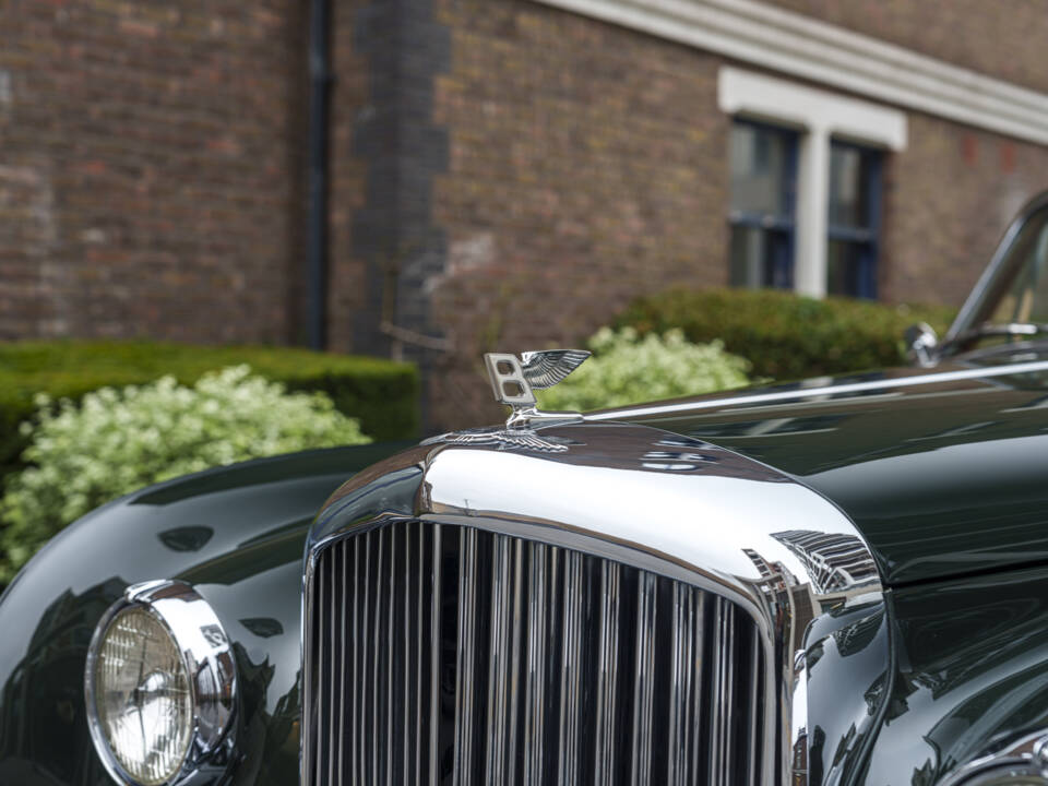 Image 14/33 of Bentley S1 DHC Park Ward (1956)