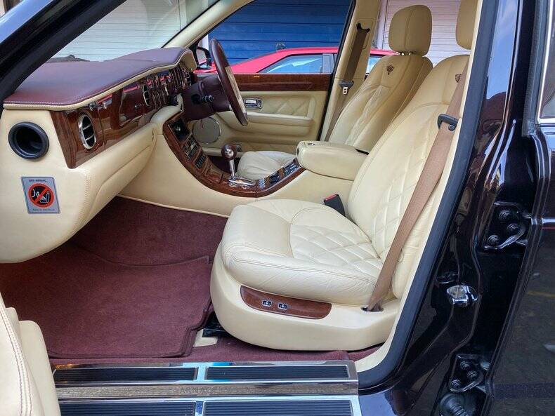 Image 19/50 of Bentley Arnage T (2002)