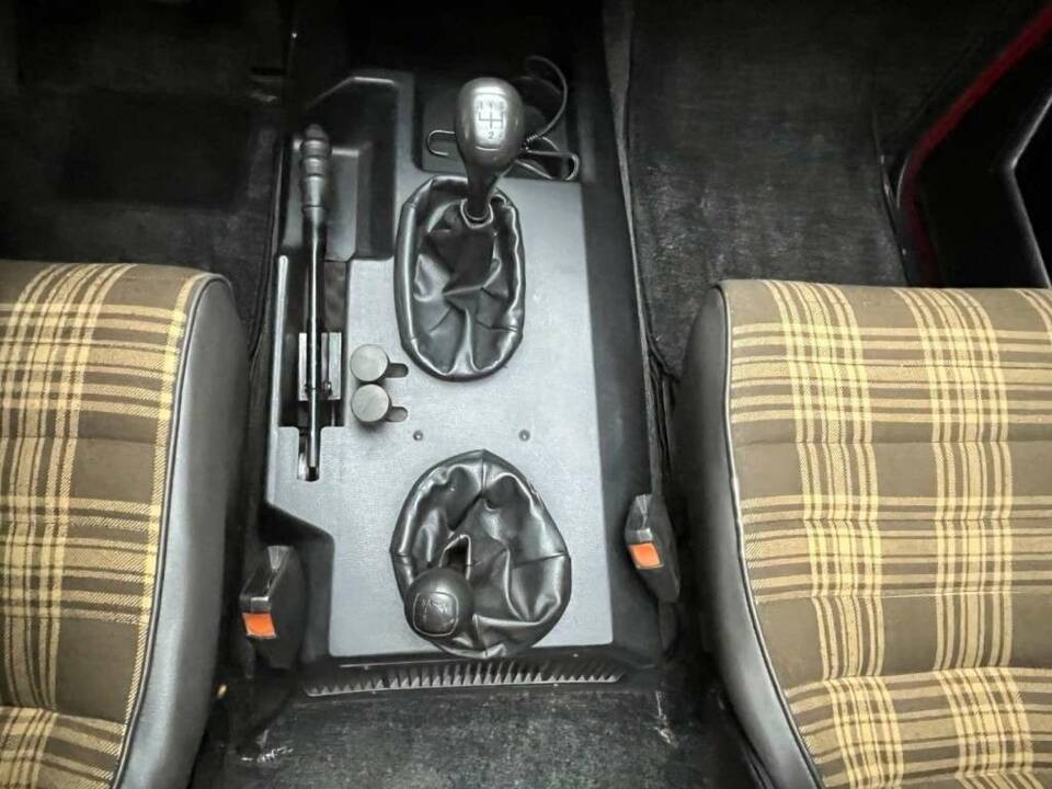 Image 7/50 de Mercedes-Benz 230 CE (1981)