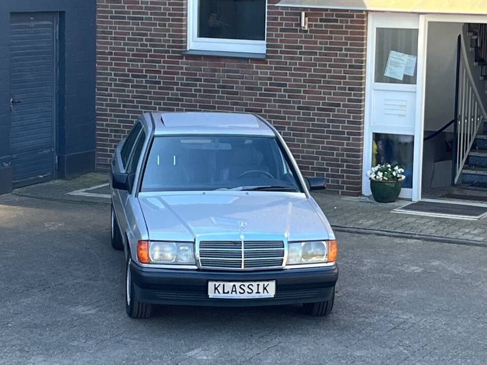 Image 6/89 de Mercedes-Benz 190 E 2.6 (1988)