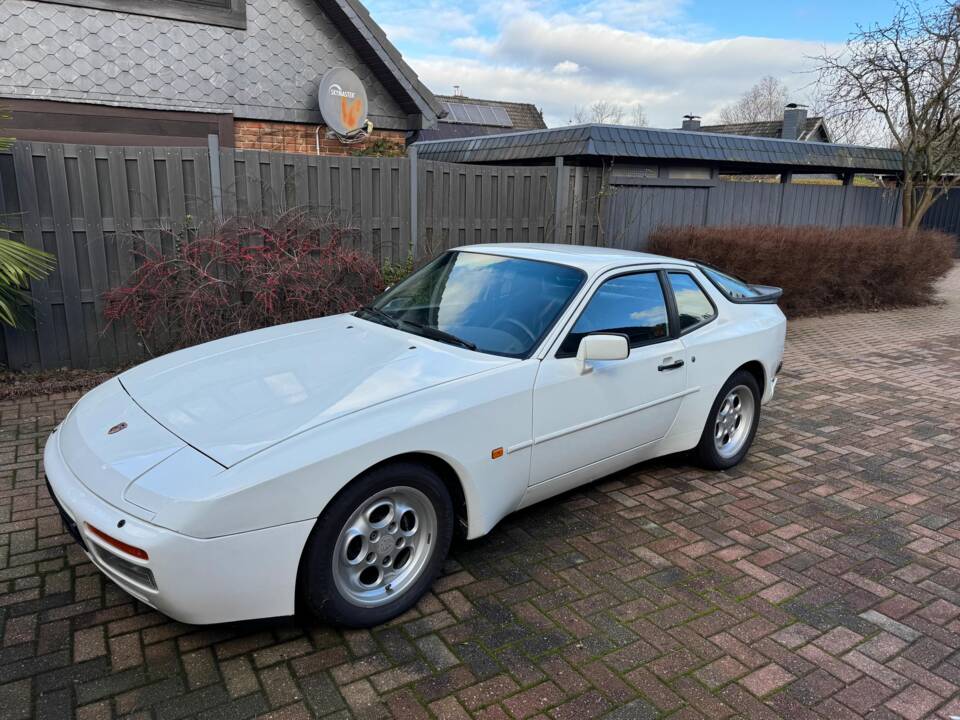 Bild 2/45 von Porsche 944 Turbo (1985)