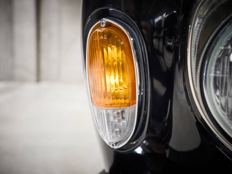 Image 18/99 of Rolls-Royce Corniche I (1979)