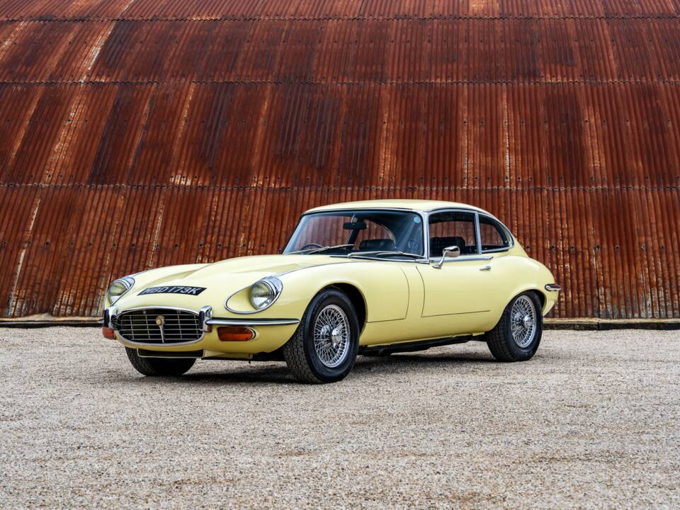 Bild 2/30 von Jaguar E-Type V12 (2+2) (1971)