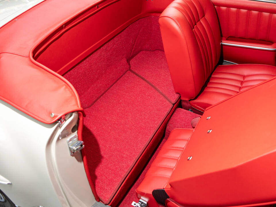 Image 14/28 of Mercedes-Benz 190 SL (1961)