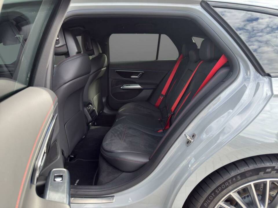 Imagen 8/10 de Mercedes-Benz E 53 AMG Hybrid 4MATIC T (2024)