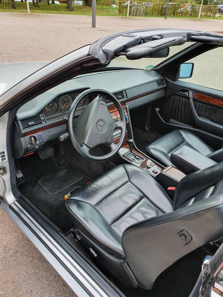 Imagen 71/94 de Mercedes-Benz 300 CE-24 3.4 AMG (1992)