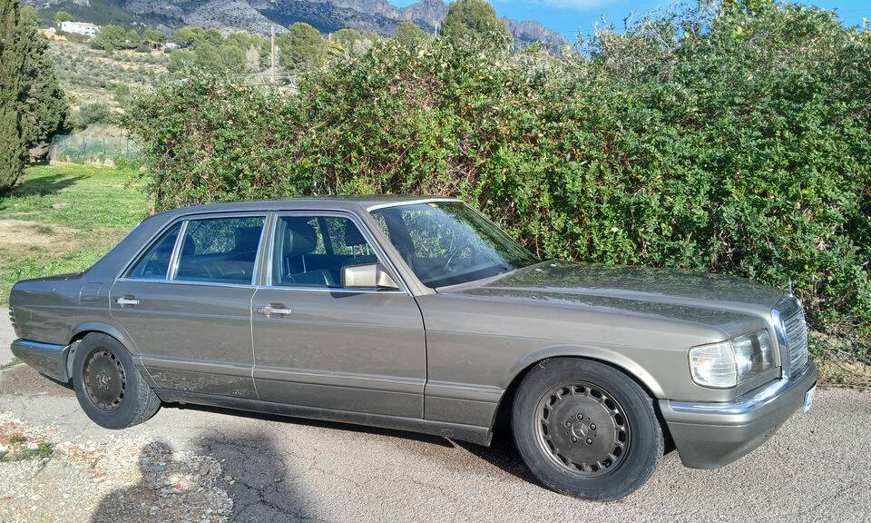 Image 5/8 of Mercedes-Benz 560 SEL (1988)