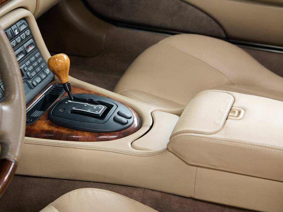 Bild 47/50 von Jaguar XK8 4.0 (2002)
