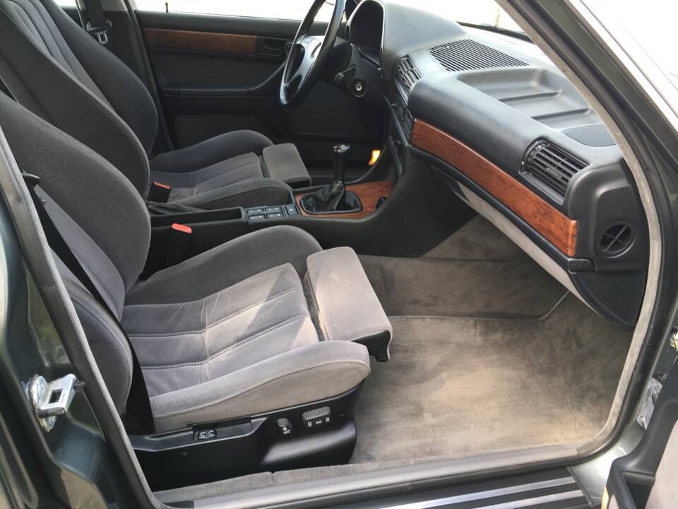 Image 4/22 of BMW 735i (1988)