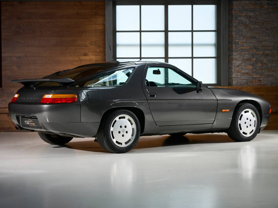 Afbeelding 2/42 van Porsche 928 S4 (1989)