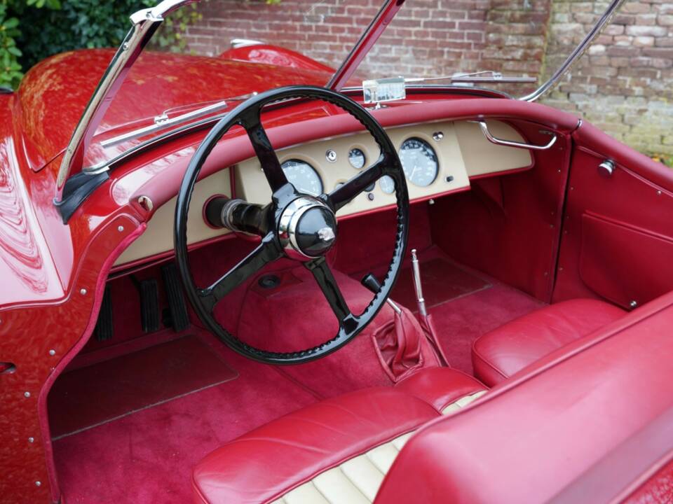 Image 3/50 of Jaguar XK 120 OTS (Alloy) (1949)