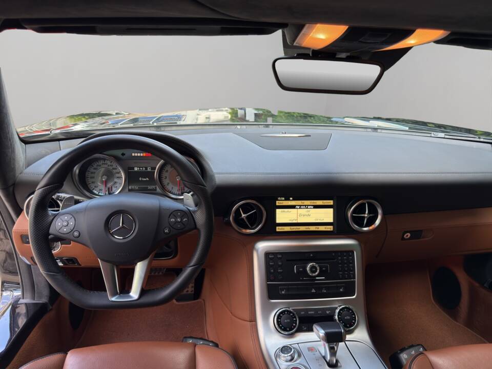 Imagen 10/21 de Mercedes-Benz SLS AMG (2011)