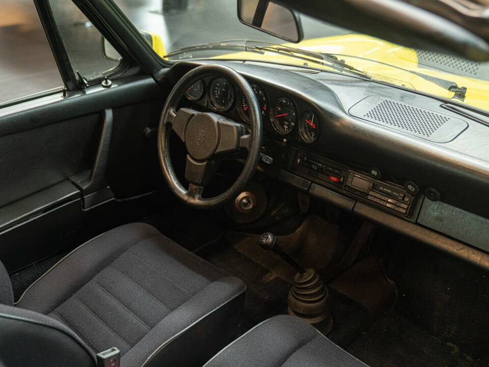 Image 24/47 of Porsche 911 Carrera 2.7 (1975)