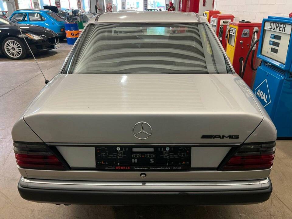 Image 17/18 de Mercedes-Benz E 200 (1993)