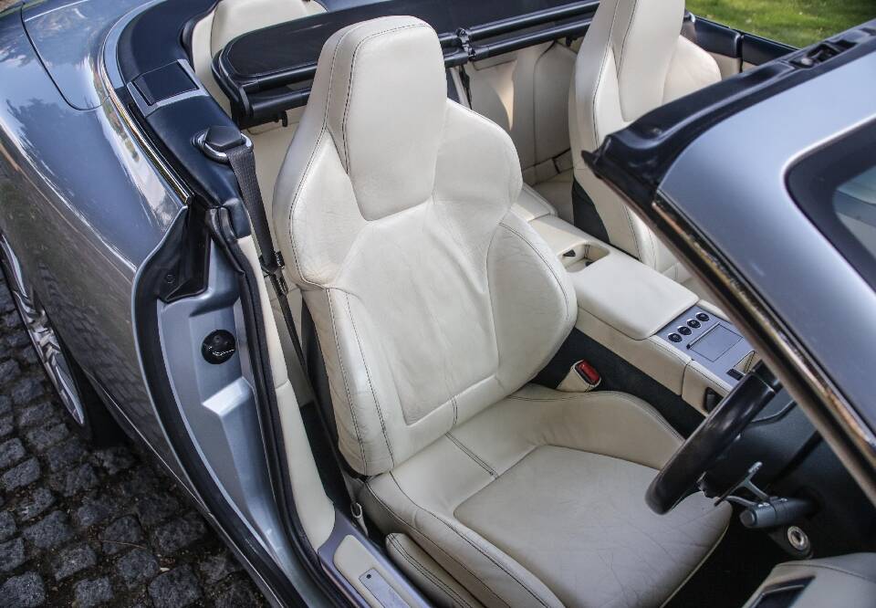 Bild 8/30 von Aston Martin DB 9 Volante (2006)