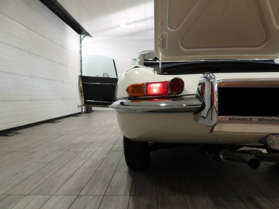 Afbeelding 12/15 van Jaguar E-Type (1968)