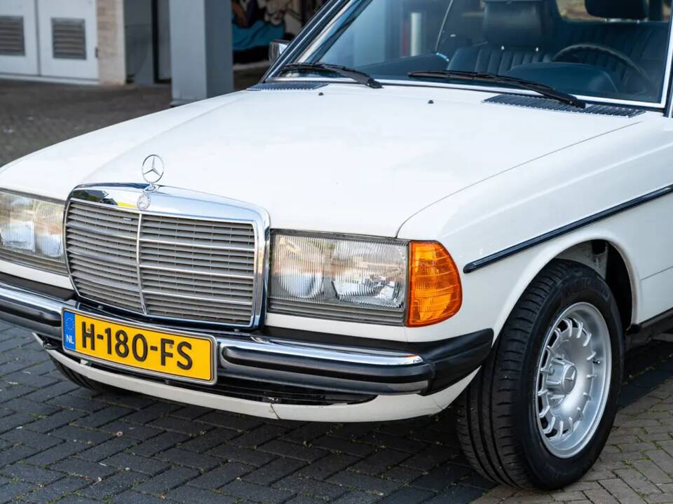 Bild 31/62 von Mercedes-Benz 280 CE (1982)