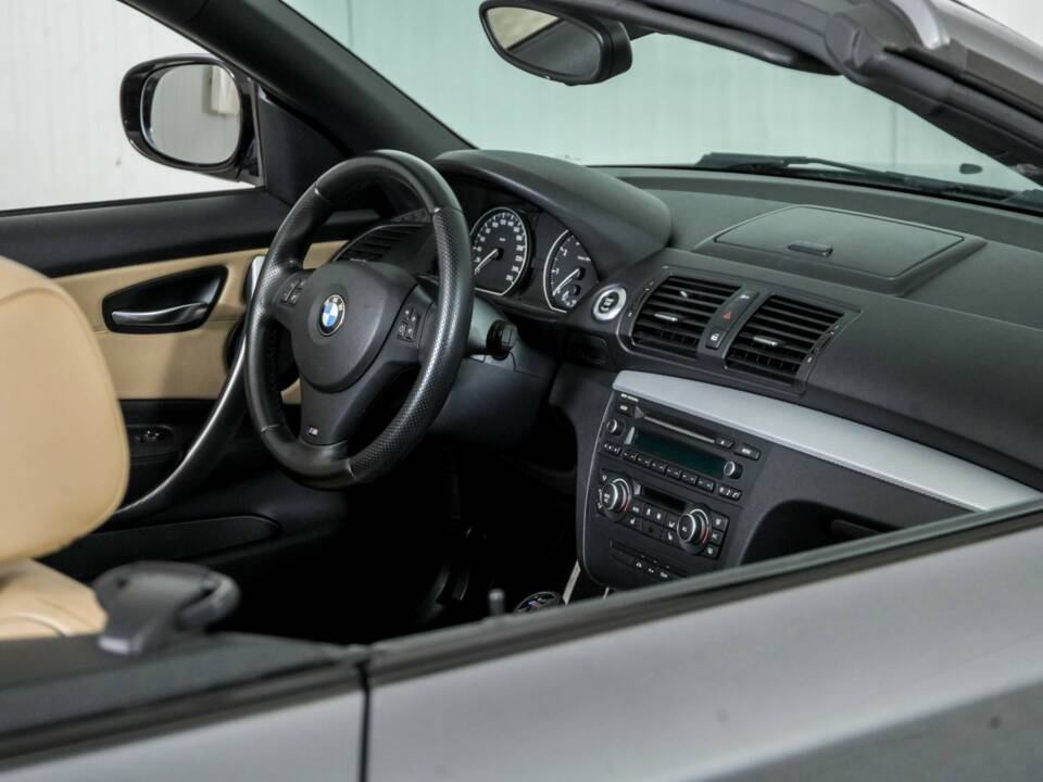 Immagine 34/50 di BMW 120i (2012)