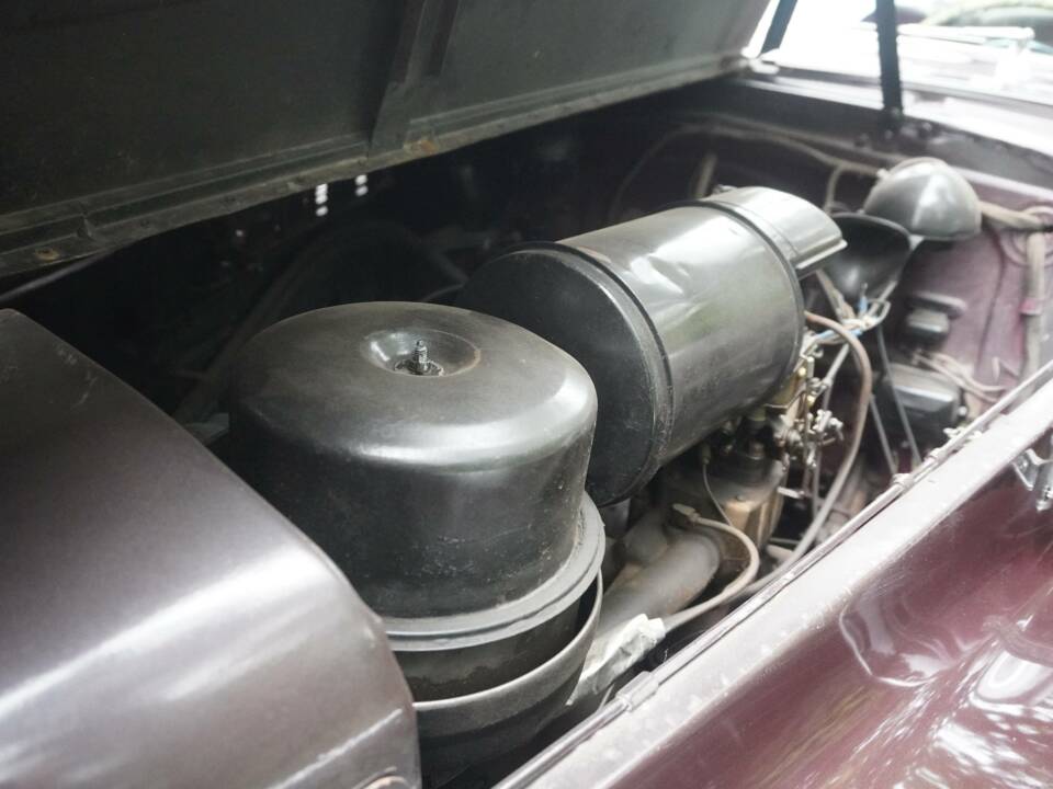 Image 19/20 of Buick 60 Century (1940)
