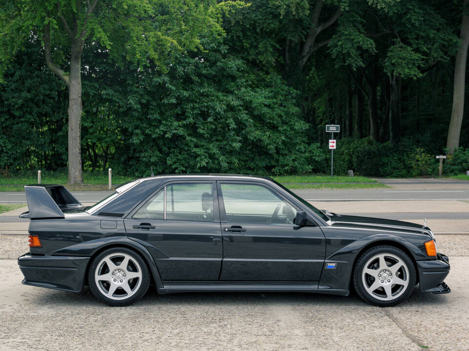 Imagen 12/51 de Mercedes-Benz 190 E 2.5-16 Evolution II (1991)