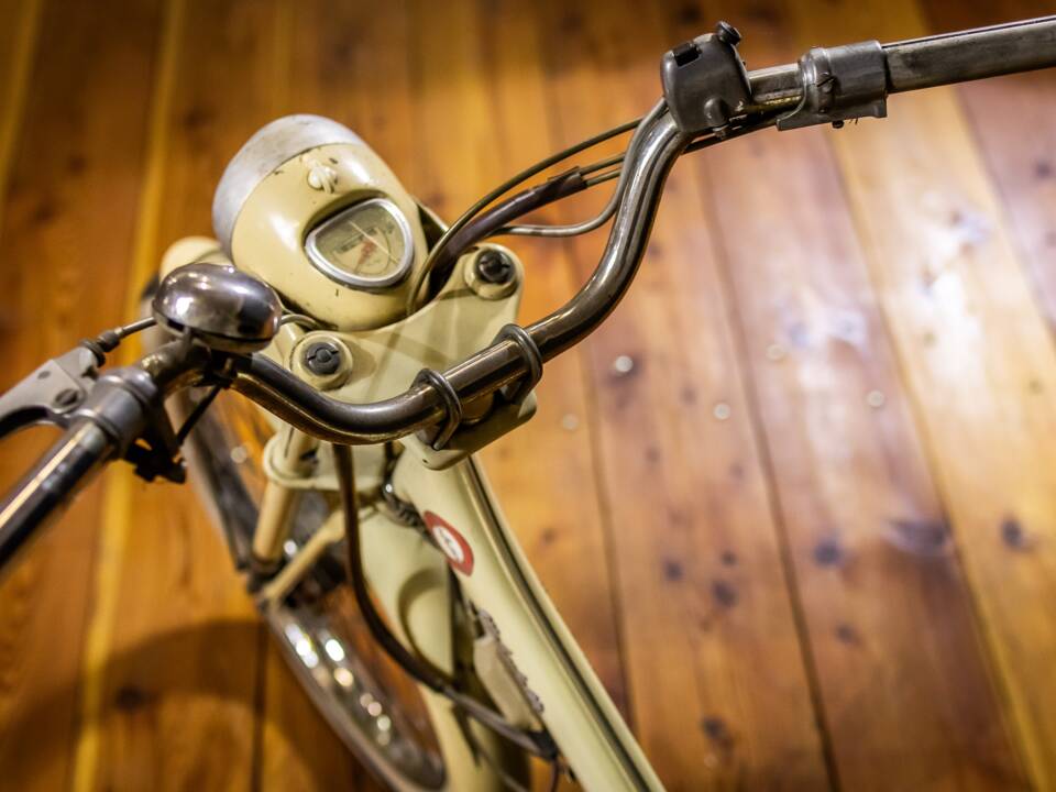 Imagen 11/12 de Lohner Motobécane Mobylette AV44 (1900)