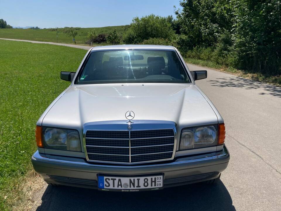 Immagine 4/29 di Mercedes-Benz 300 SE (1990)