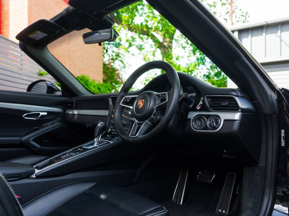 Bild 41/57 von Porsche 911 Carrera (2016)