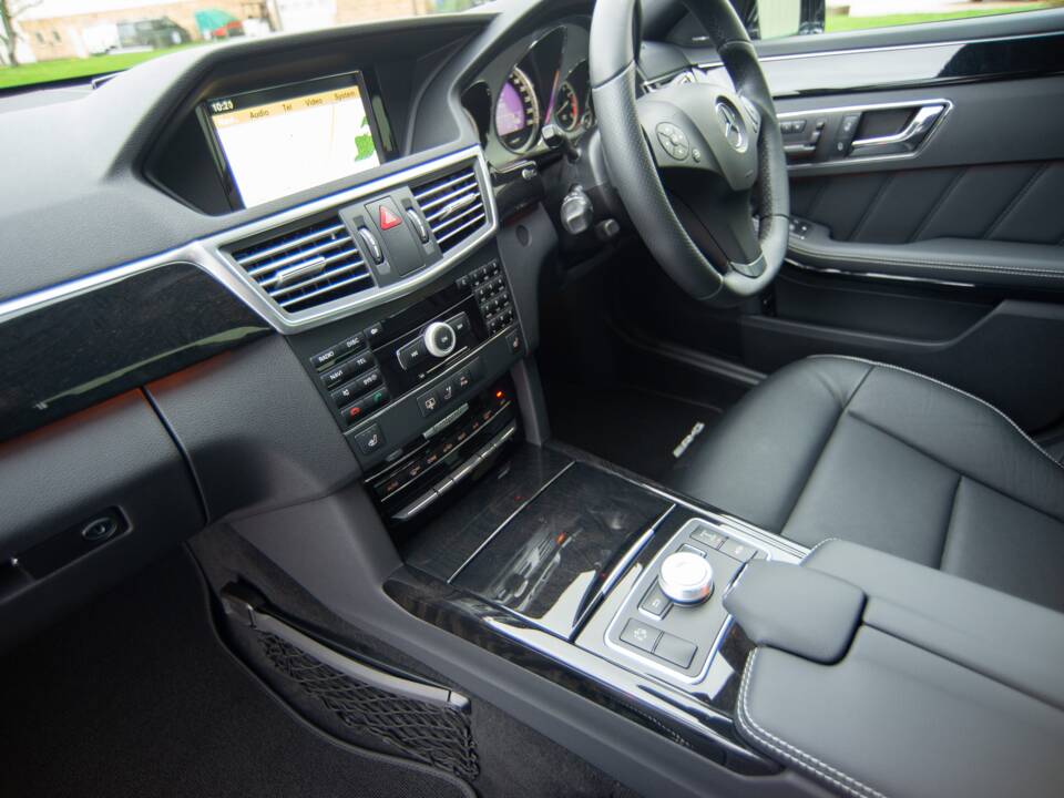Bild 15/25 von Mercedes-Benz E 500 (2010)