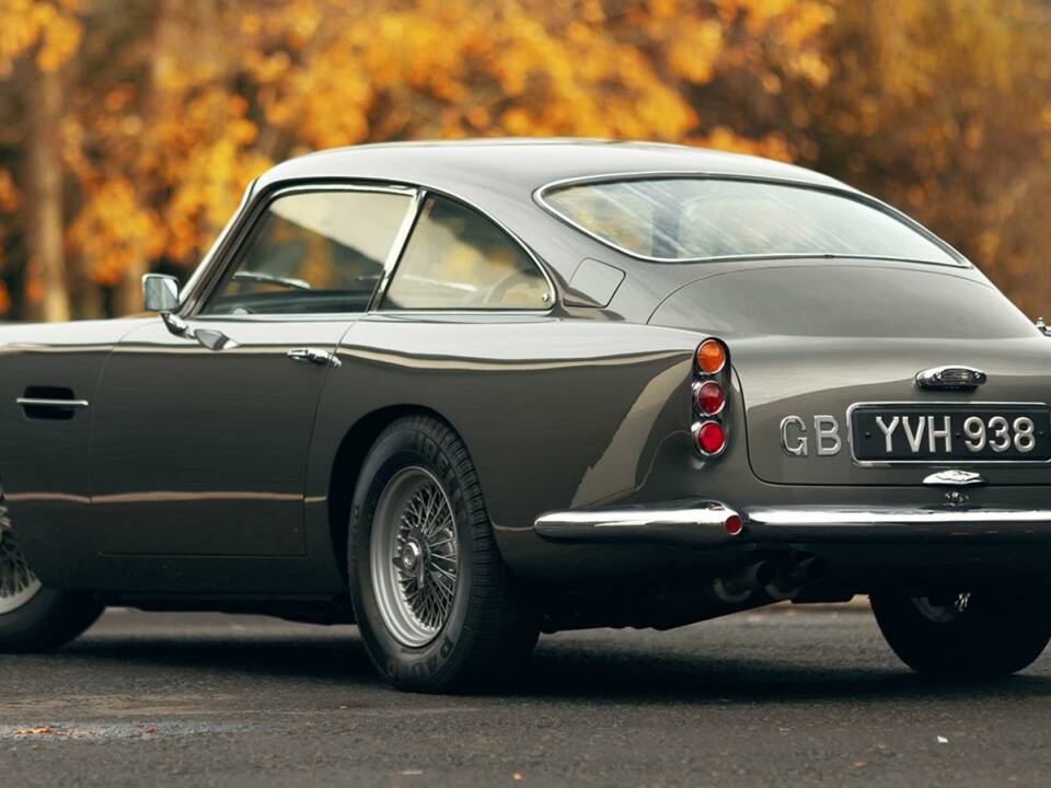 Image 17/50 of Aston Martin DB 4 (1962)