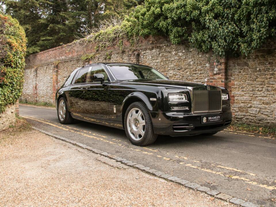 Image 10/24 of Rolls-Royce Phantom VII (2014)