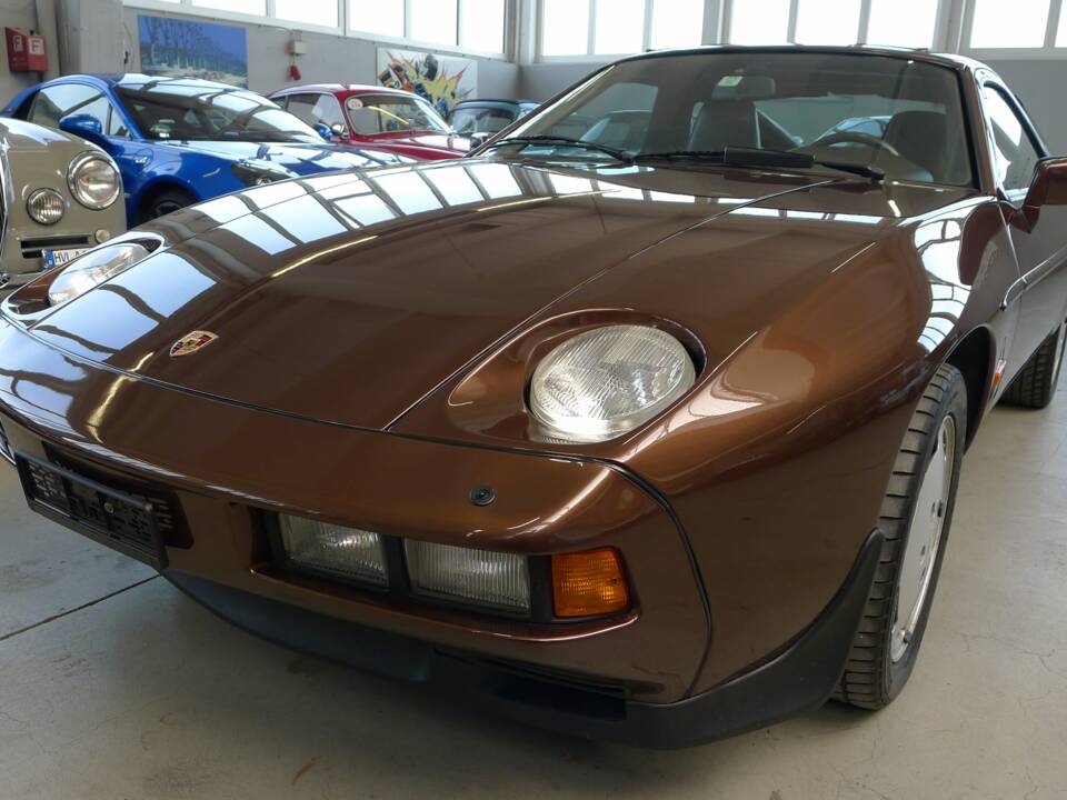 Bild 36/50 von Porsche 928 S (1986)