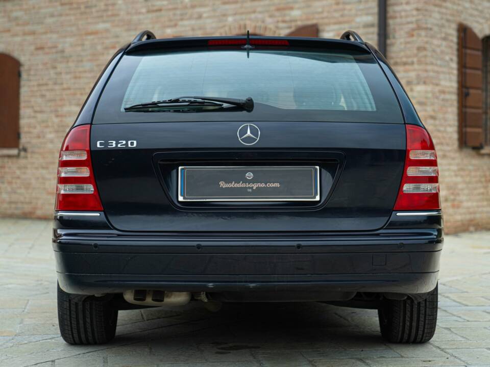 Imagen 8/50 de Mercedes-Benz C 320 T (2001)