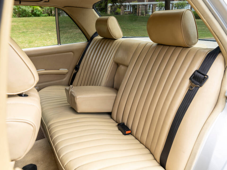 Immagine 23/25 di Mercedes-Benz 280 E (1981)