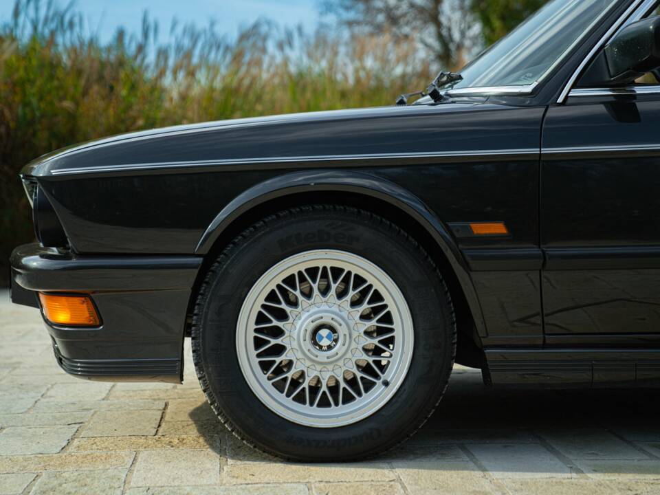 Immagine 19/50 di BMW M 535i (1985)