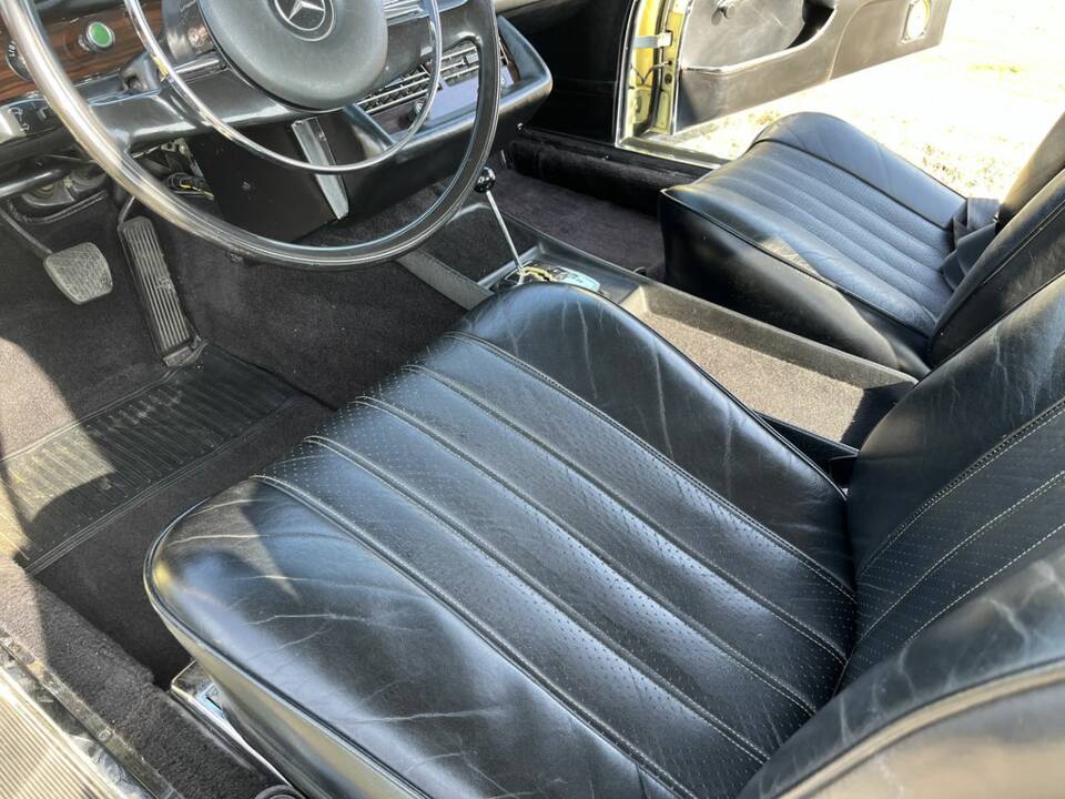 Imagen 2/8 de Mercedes-Benz 280 SE 3,5 (1971)