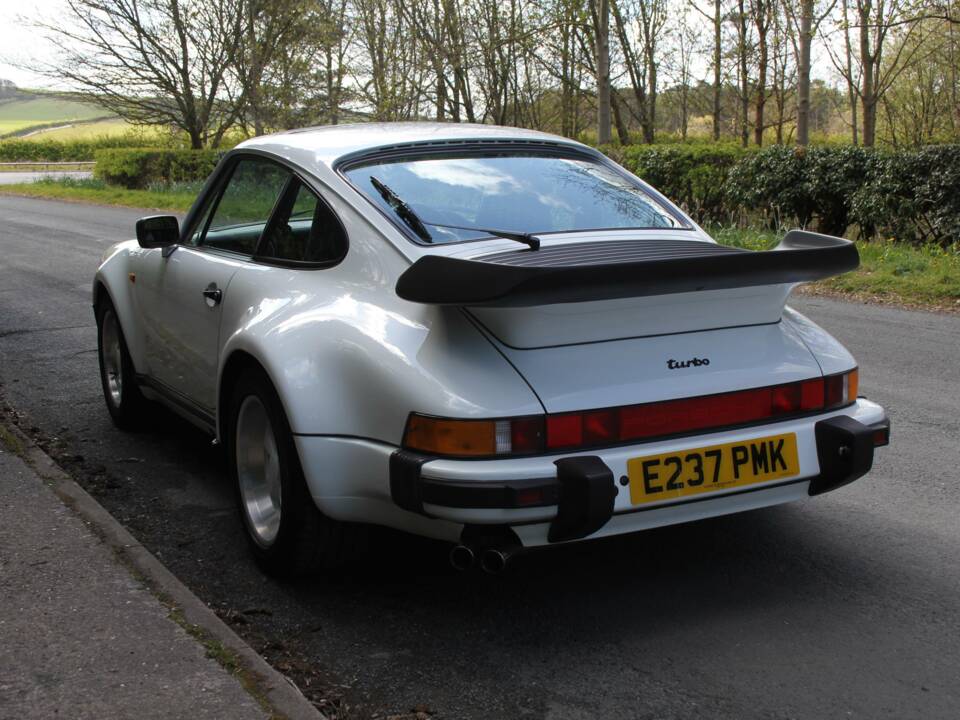 Image 4/19 of Porsche 911 Turbo 3.3 (1988)