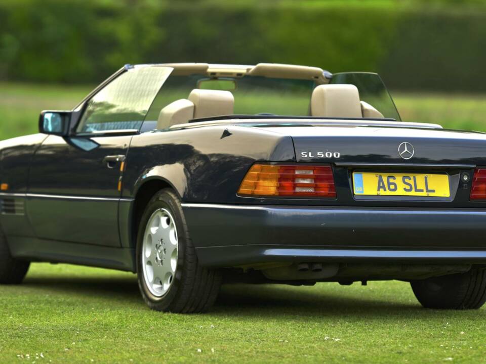 Image 13/50 of Mercedes-Benz SL 500 (1995)