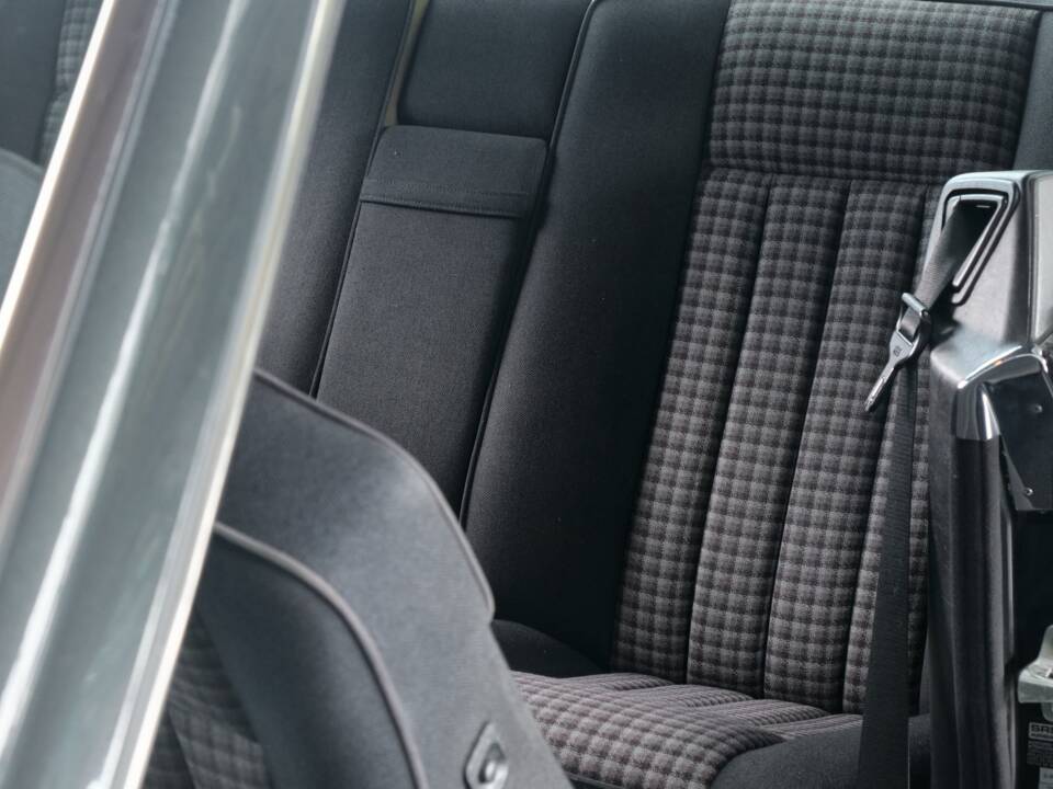 Bild 45/50 von Mercedes-Benz 300 CE (1991)