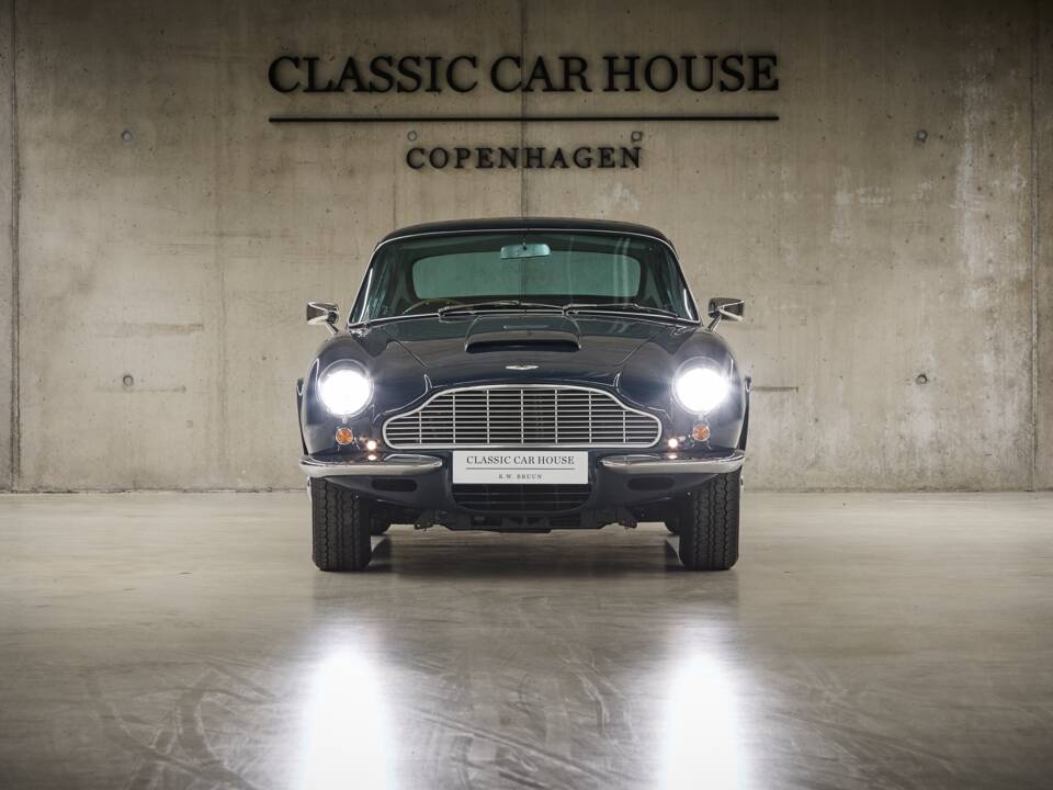 Afbeelding 3/60 van Aston Martin DB 6 (1968)