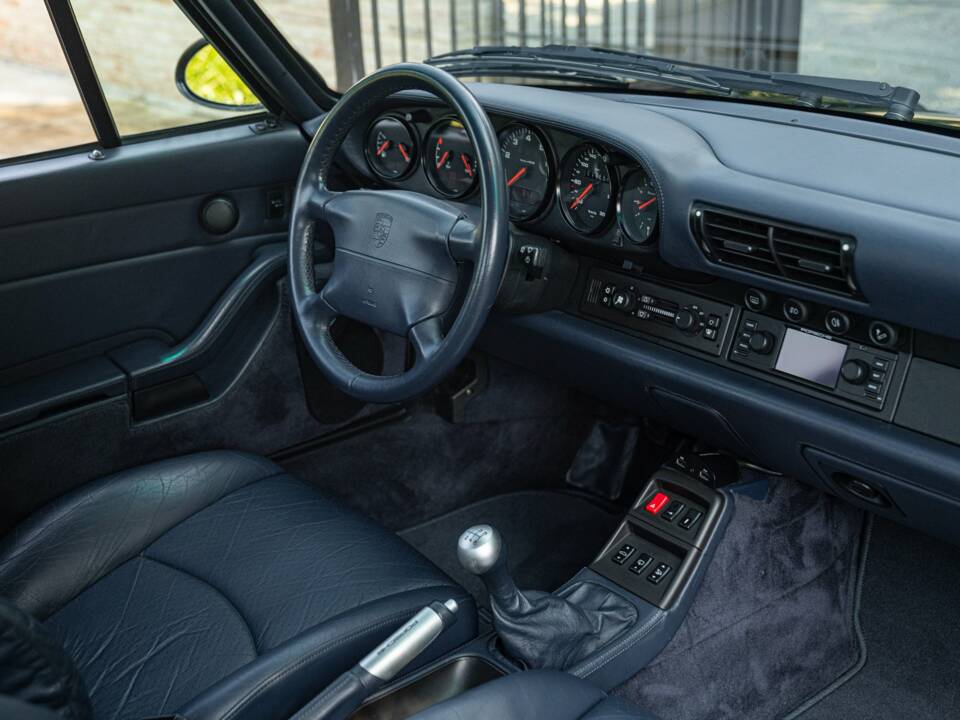 Immagine 23/50 di Porsche 911 Carrera 4S (1996)