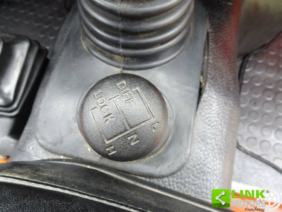Image 15/38 of Land Rover 90 (1987)