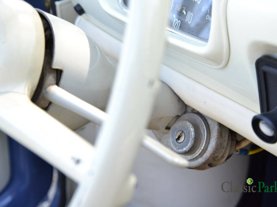 Image 46/50 of Renault 4 CV Décapotable (1954)