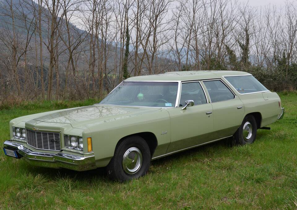 Image 4/8 of Chevrolet Impala Station Wagon (1975)
