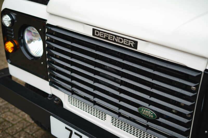 Image 23/41 of Land Rover Defender 90 "50th Anniversary" (1999)