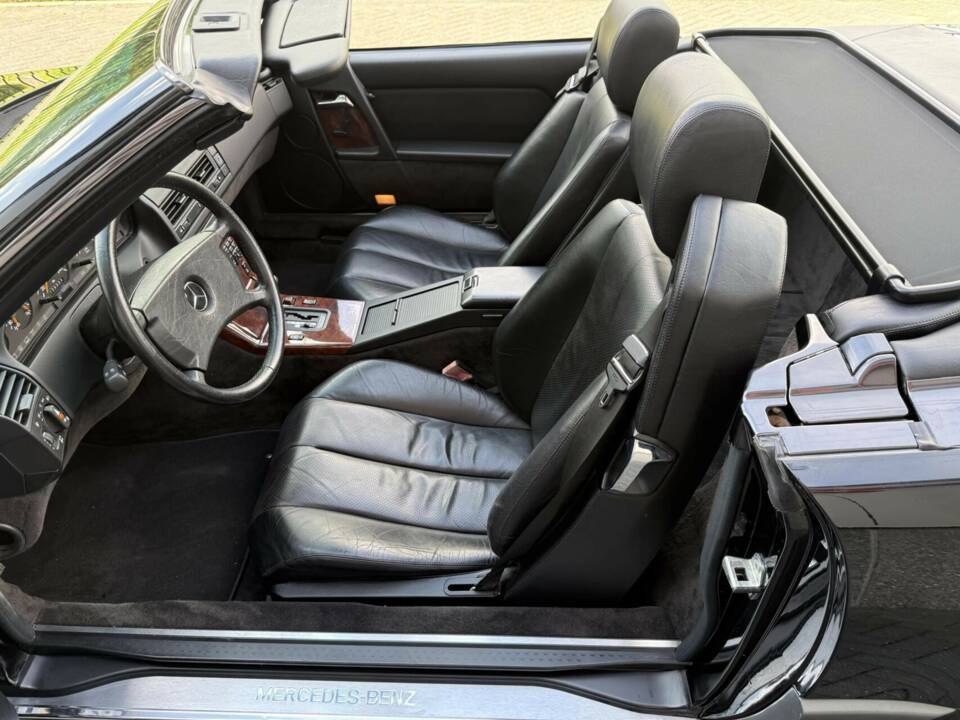 Image 27/50 de Mercedes-Benz 300 SL (1990)