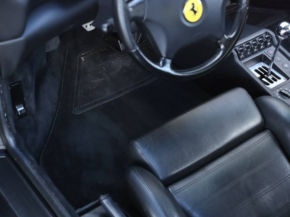Bild 19/50 von Ferrari F 355 Berlinetta (1996)