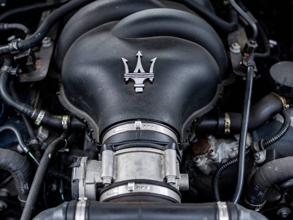 Bild 46/50 von Maserati GranTurismo 4.2 (2008)