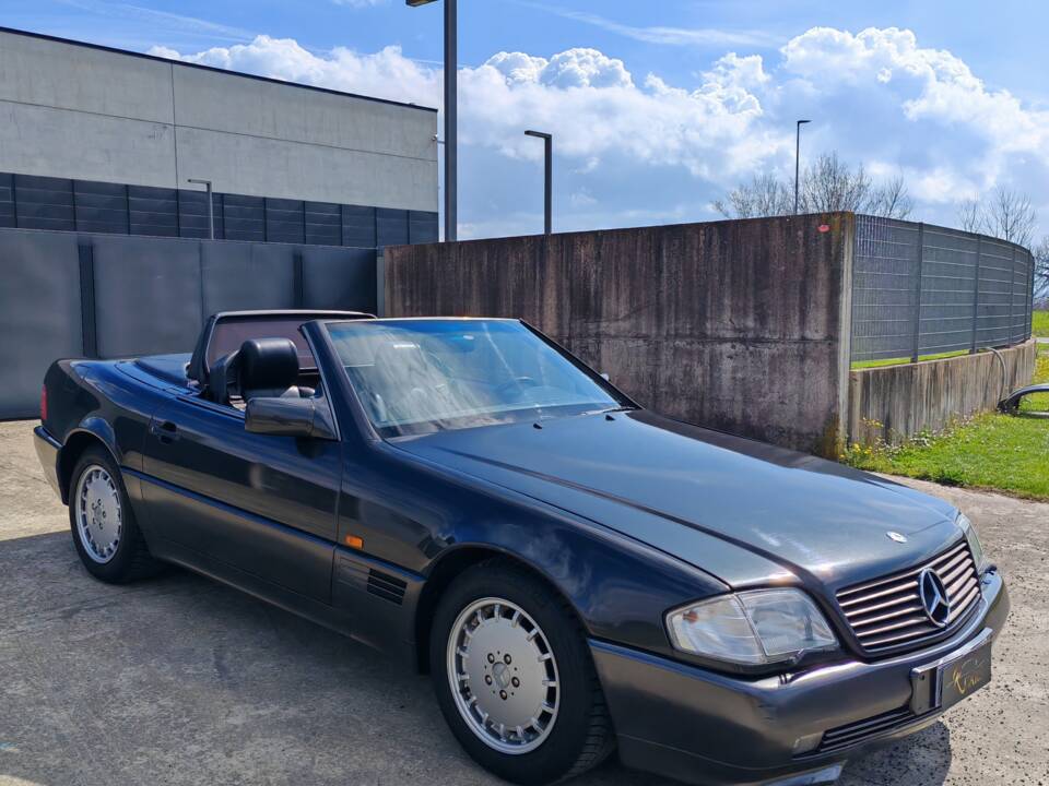 Image 11/42 of Mercedes-Benz 300 SL-24 (1992)