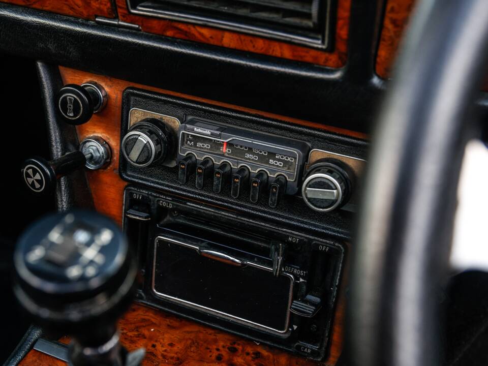 Image 23/38 of Triumph Stag (1977)